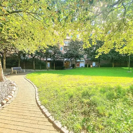 公寓 Location Station& Garage Parking *