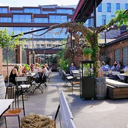 Location Station& Garage Parking 公寓