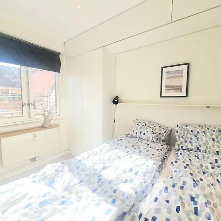 Location Station& Garage Parking *