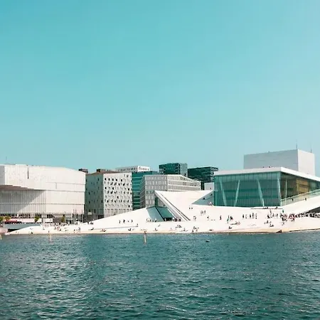 Location Station& Garage Parking 公寓