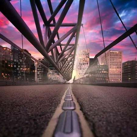 公寓 Location Station& Garage Parking *