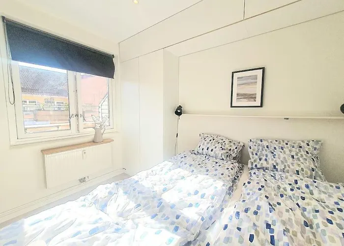 Location Station& Garage Parking *